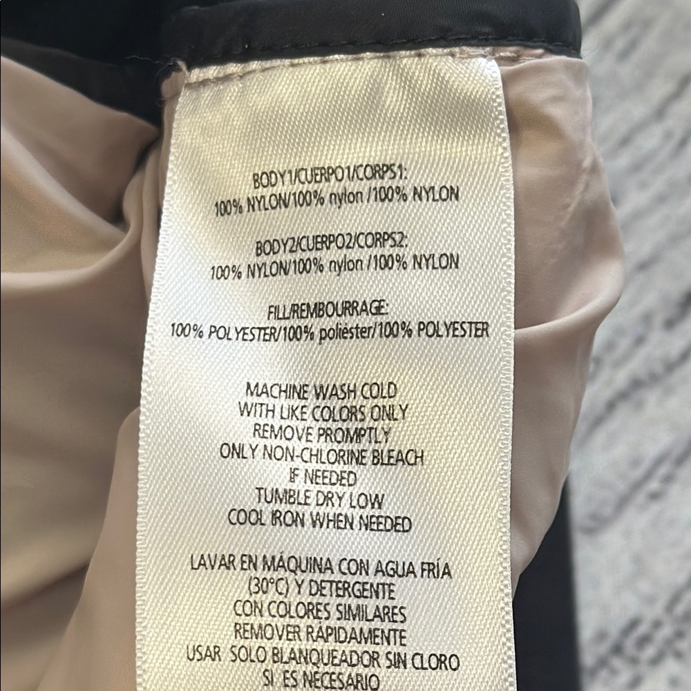 Calvin Klein Sz Medium Black and Tan Puffer Vest - Picture 11 of 11